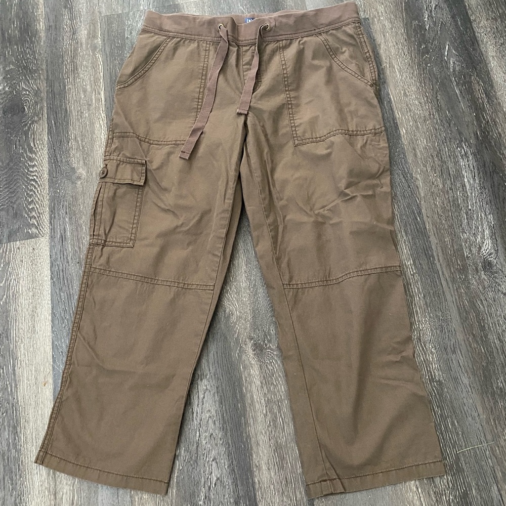 Izod capri pants